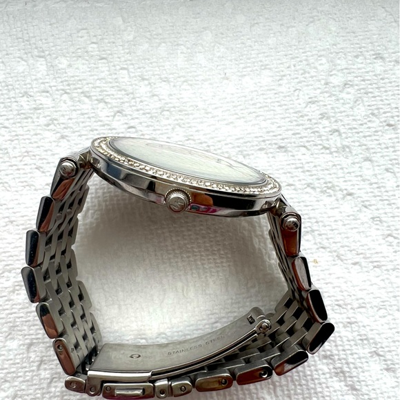 Mk darci women watch - Picture 3 of 3